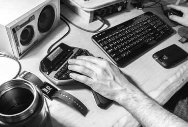 足坛悲喜夜，拜仁2:2被汉堡逼平，切尔西让二追三，阿森纳4:0大胜